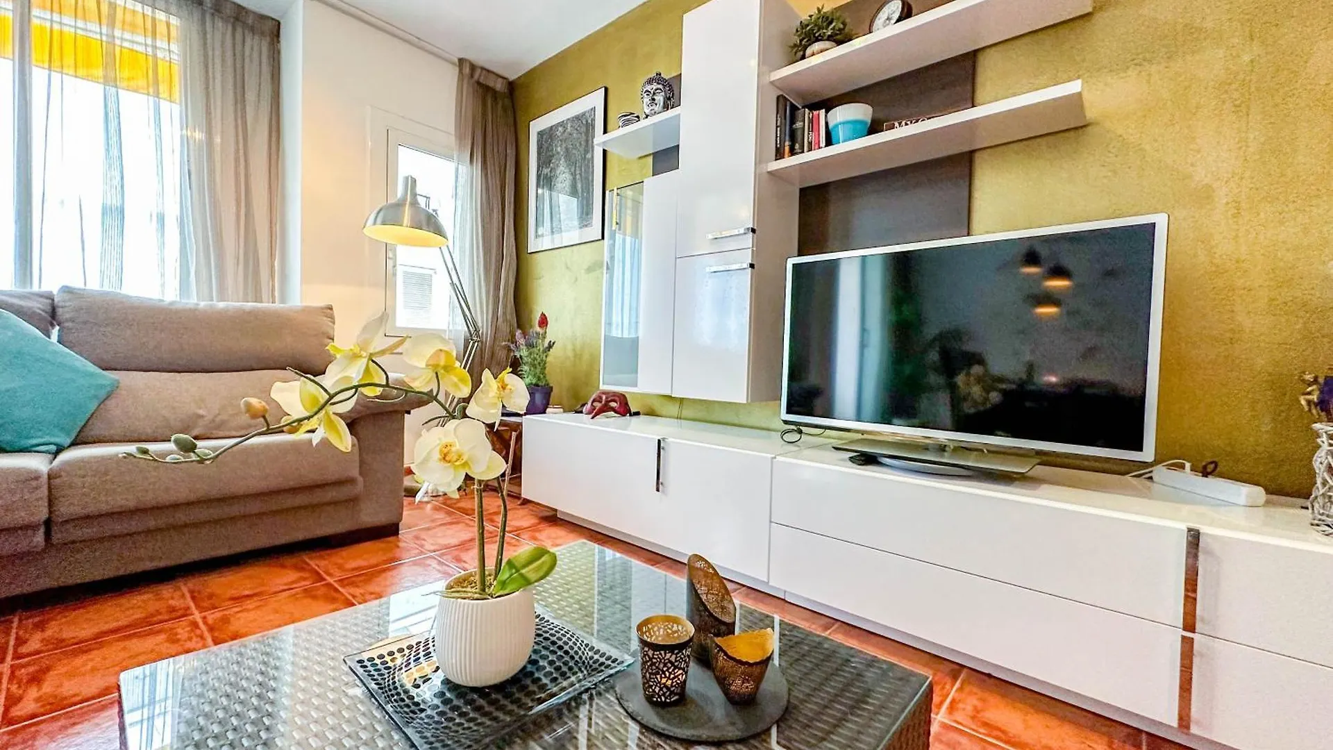 Sira House By Hello Homes 시체스 아파트