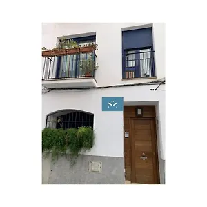 Spaces Deluxe Apartment- 3 Bedroom, 2 Bathroom, Next To Beach, Sleeps 6 Apartment