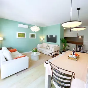 Abbott - 1 Min From The - 100m2 - Sleeps 8 Apartment